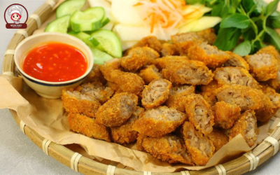nem chua rán giòn rụm nóng hổi 